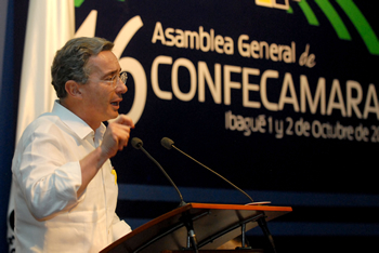 “En una democracia de opinión es tan importante la eficacia de la Fuerza Pública como la transparencia reflejada en observancia de los derechos humanos”, dijo este jueves en Ibagué el Presidente Álvaro Uribe durante la Asamblea de Confecámaras.