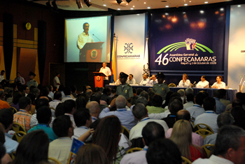 Alrededor de 600 integrantes de las cámaras de comercio del país se dieron cita este jueves, en la ciudad de Ibagué, para participar en la Asamblea General de Confecámaras, evento en el que intervino el Presidente Álvaro Uribe Vélez.