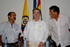 Al inicio este viernes del conversatorio con ediles de Cartagena, el Presidente Álvaro Uribe dialogó con el Presidente del Congreso de la República, Javier Cáceres, y el Gobernador encargado de Bolívar, Jorge Luis Mendoza.