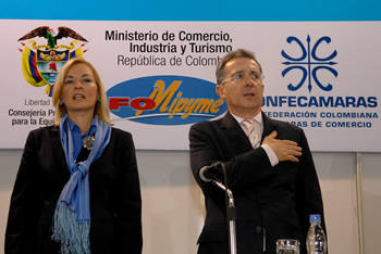 El Presidente Álvaro Uribe Vélez instaló este jueves la VI Feria Nacional de la Mujer Empresaria (Expoempresaria 2009), bajo el eslogan ‘La otra cara productiva del país’, evento liderado por la Consejera Presidencial para la Equidad de la Mujer, Martha Lucía Vásquez Zawadzky. El evento se llevó a cabo en Corferias de Bogotá.