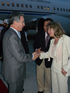 El presidente Álvaro Uribe saluda a la delegada del Gobernador de Sao Paulo, José Serra y al embajador de Brasil en Colombia, Valdemar Carneira. El jefe de Estado llegó al Aeropuerto Internacional de Guarhulos, Base Aérea Militar.