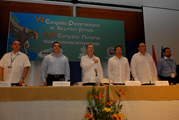 Acto de clausura del Congreso Nacional de Seguridad Privada este viernes en Girardot. Participaron el Presidente Álvaro Uribe; el Viceministro de Defensa, Alejandro Arbeláez; el Superintendente de Vigilancia y Seguridad Privada, Juan Carlos Portilla, y directivos nacionales e internacionales del sector. 