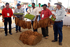 El Ministro de Agricultura, Andrés Fernández, y el Presidente de Coltabaco, Juan Manuel Ruiz, firmaron un convenio para generar más empleo con la siembra de tabaco en los Montes de María. En la imagen, cultivadores de la planta de Colosó, Sucre.