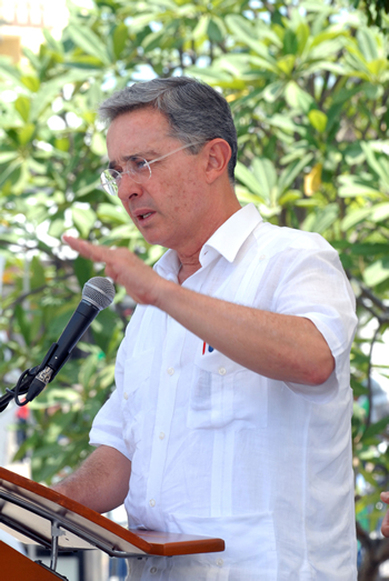 El Presidente Álvaro Uribe Vélez destacó a Barranquilla como una “ciudad cosmopolita, abierta al mundo y sin fanatismos de fronteras”, al conmemorarse este miércoles sus 197 años de fundación.
