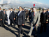 Los Presidentes de Honduras y Colombia, Porfirio Lobo Sosa y Álvaro Uribe Vélez, pasan revista a las tropas de la Guardia de Honor presidencial hondureña, este sábado 30 de enero, en el aeropuerto de la Fuerza Aérea del país centroamericano. 