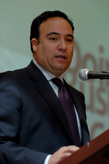 El Ministro de Comercio, Industria y Turismo, Luis Guillermo Plata, destacó los avances de Colombia durante los últimos años para atraer inversión productiva, durante la ceremonia en la cual se presentaron los resultados del Doing Bussines en Colombia 2010, este martes en el Hotel Tequendama, de Bogotá.