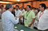 El Presidente Álvaro Uribe Vélez saluda a varios de los asistentes al acto de clausura del XII Congreso Nacional y III Internacional de Servicios Públicos Domiciliarios, Tecnologías de Información y las Comunicaciones, que se llevó a cabo este viernes en el Salón Bolívar del Hotel Hilton, de Cartagena.