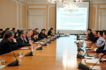 Con el propósito de analizar distintos temas de la agenda nacional, el Presidente de la República, Álvaro Uribe Vélez, encabezó este lunes, en la Casa de Nariño, un Consejo de Ministros.