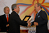 El Presidente Álvaro Uribe Vélez recibió el galardón como ‘personaje público del año’ en la entrega de los Premios Colombia-España, que se llevó a cabo este martes en el Club El Nogal de Bogotá. La distinción fue entregada por el Embajador de España en Colombia, Andrés Collado González. 