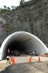 El Túnel ‘Guillermo León Valencia’, construido en la zona del río Sumapaz, en límites entre Cundinamarca y el Tolima, entró este domingo en operación con tránsito de prueba por dos meses y medio. Este túnel unidireccional de 4.200 metros de longitud, situado en el sitio conocido como la Nariz del Diablo, tuvo un costo de 150 mil millones de pesos. La obra forma parte del corredor Bogotá-Pacífico, uno de los más importantes en vías de competitividad del país, y reducirá notablemente la duración del recorrido. 