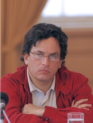 El ministro de Hacienda, Alberto Carrasquilla, durante el Consejo de Ministros Público 2006 Foto: César Carrión Ayala - SNE